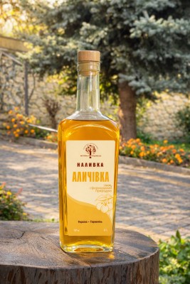 Аличівка “Настоянка Підгороднянська” наливка ягідна 18% 0.7 л