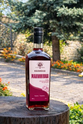 Малинівка “Настоянка Підгороднянська” наливка ягідна 18% 0.7 л