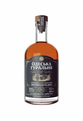 Зерновий спиртний напій «ВИТРИМАНИЙ НА ДУБІ» 0.7л 40%